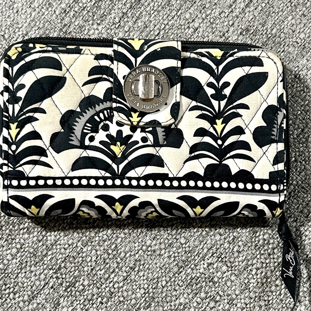 Vera Bradley Turnlock Cotton Wallet. Floral Design. Checkbook, Card, Cash, Coin
